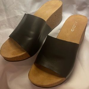 Aldo black leather platform wedges: sz 39